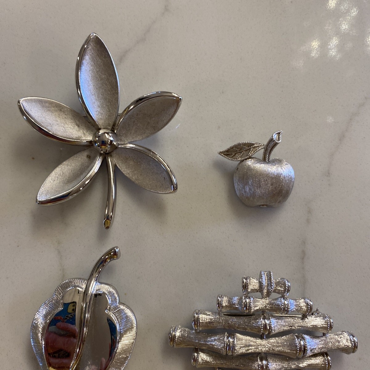 VINTAGE Lot Of 7 CROWN TRIFARI & Others BROOCHES PINS Silver  display picture 2
