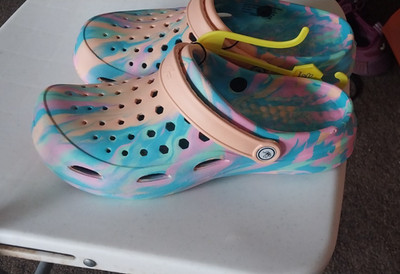 Pastel Color Joy bees Size 8 width