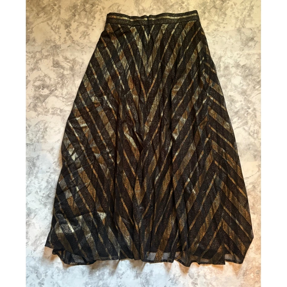 Falda Midi Zara Colección Básica Dorada Metálica Negra Chevron Plisada S Foto 3 de 4