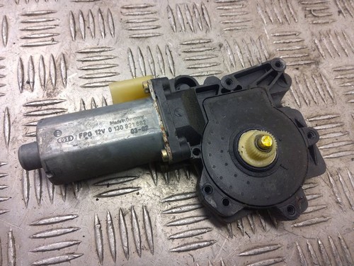 Smart Roadster 2005 front window regulator motor 12v0130821682 SKE36505 31773 - Picture 3 of 3