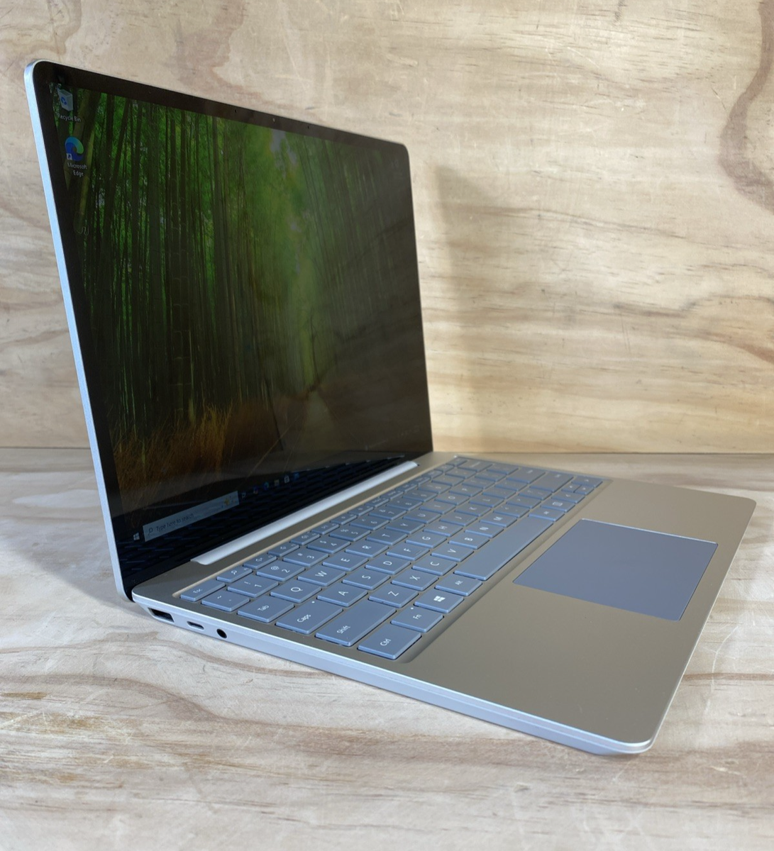 Microsoft Surface Laptop Go 1943 12.4