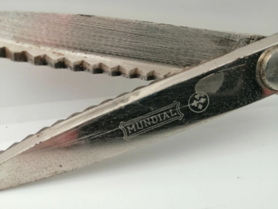 Vintage 60´s "Mundial" Tailor's Dressmaker Steel Scissors 85mm Serrated Blades  - Image 3 of 4