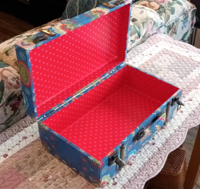 Unique Retro Suitcase Style Keepsake Storage Box.