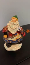 Greenbrier International Inc Santa statue