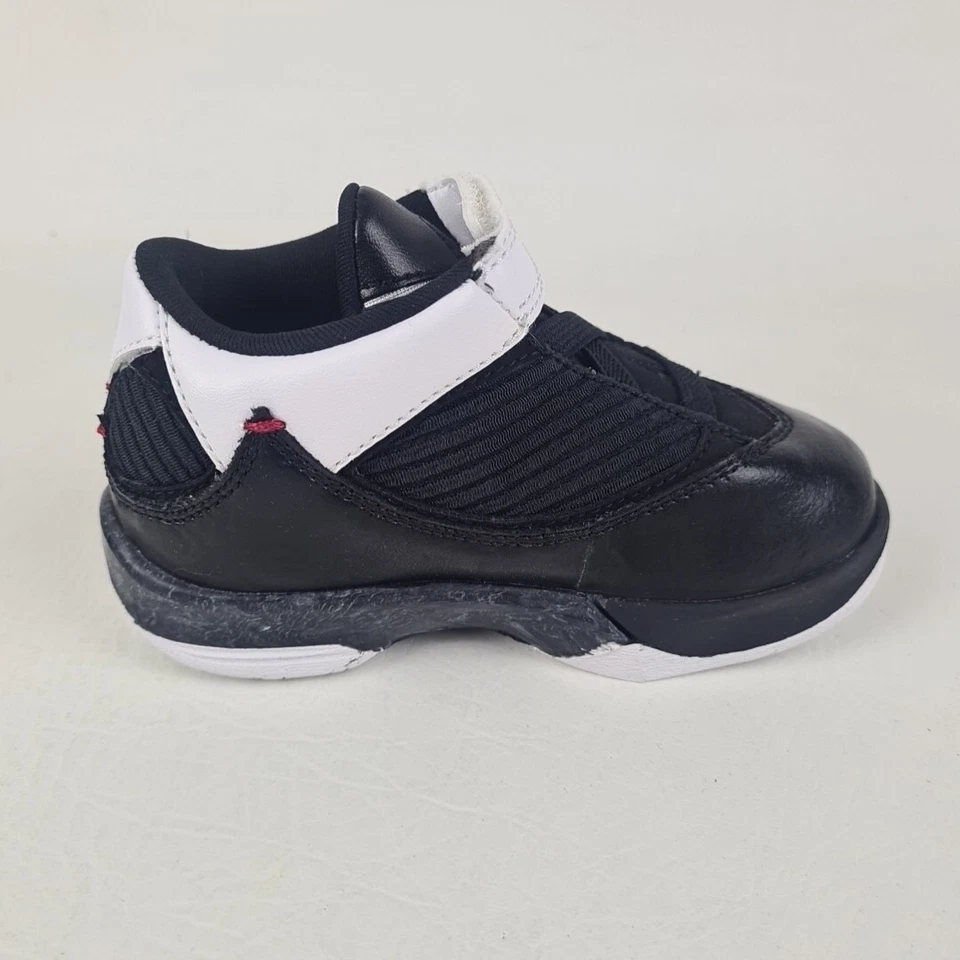 Zapatilla deportiva Nike Air Jordan 2009 para niños pequeños 343604 062 negra/blanca talla 5,5 C Foto 3 de 4