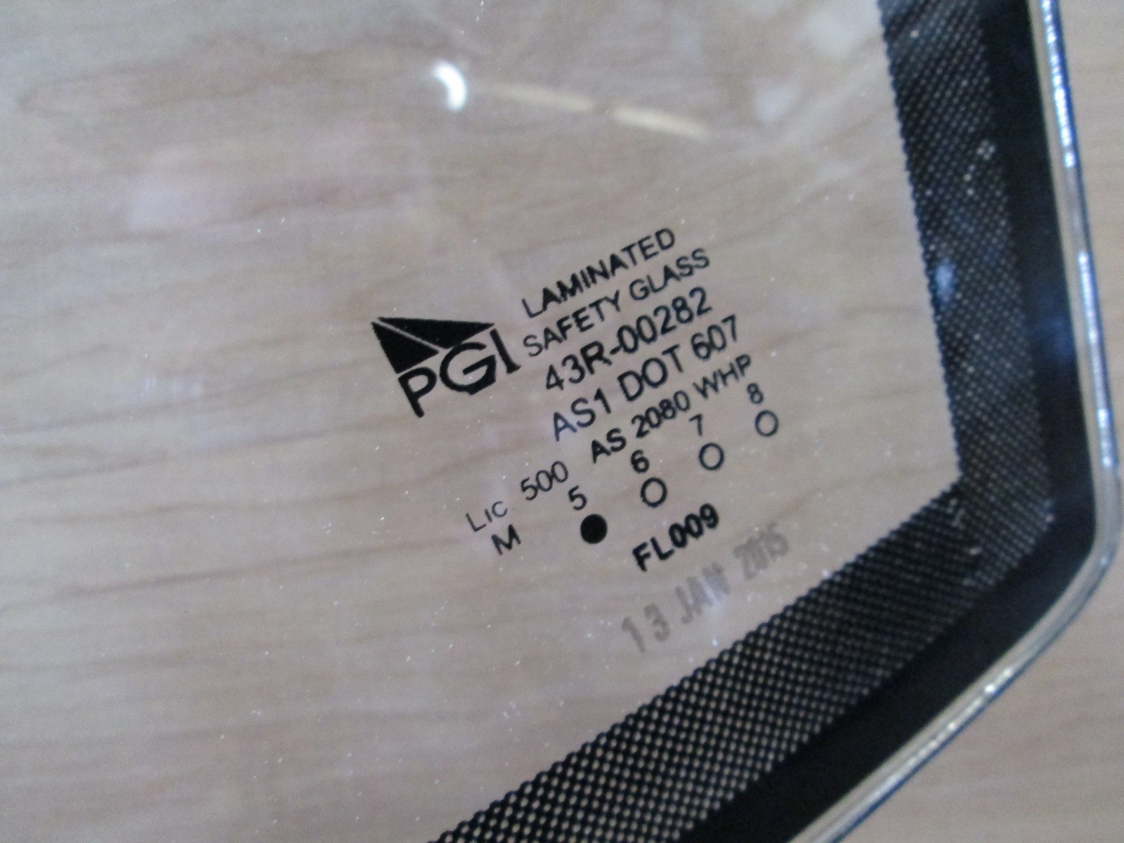 Ferrari 365 GT4 2+2 - Front Windshield / Windscreen # 255-40-004-00