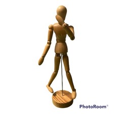 wooden drawing mannequin
