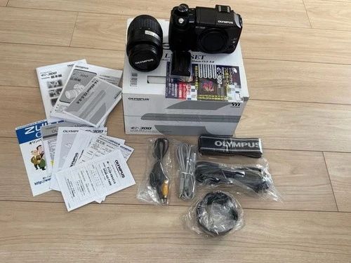 Olympus E-300 DSLR Camera with Zuiko 14-45mm Lens Kit Boxed Set