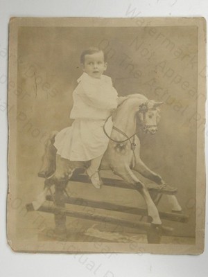 Junge Schaukelpferd Spielzeug Studio großes Portrait um 1900 Vintage Foto