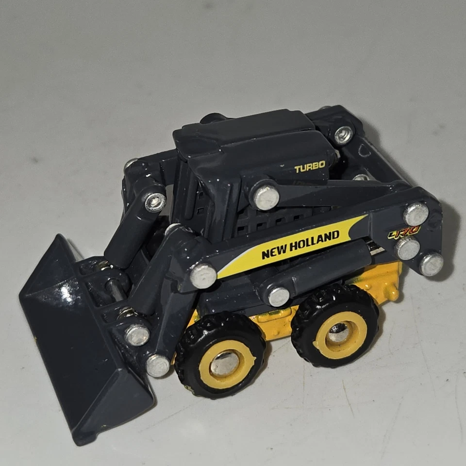 ERTL 1/64 New Holland L170 Skid Steer Loader Diecast Equipment Farm Toy - Image 2 of 4