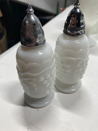 SELTEN-Vintage: Imperial Milchglas Traubenmuster-Set für 6-8 Mitte des Jahrhunderts - Bild 9 von 21