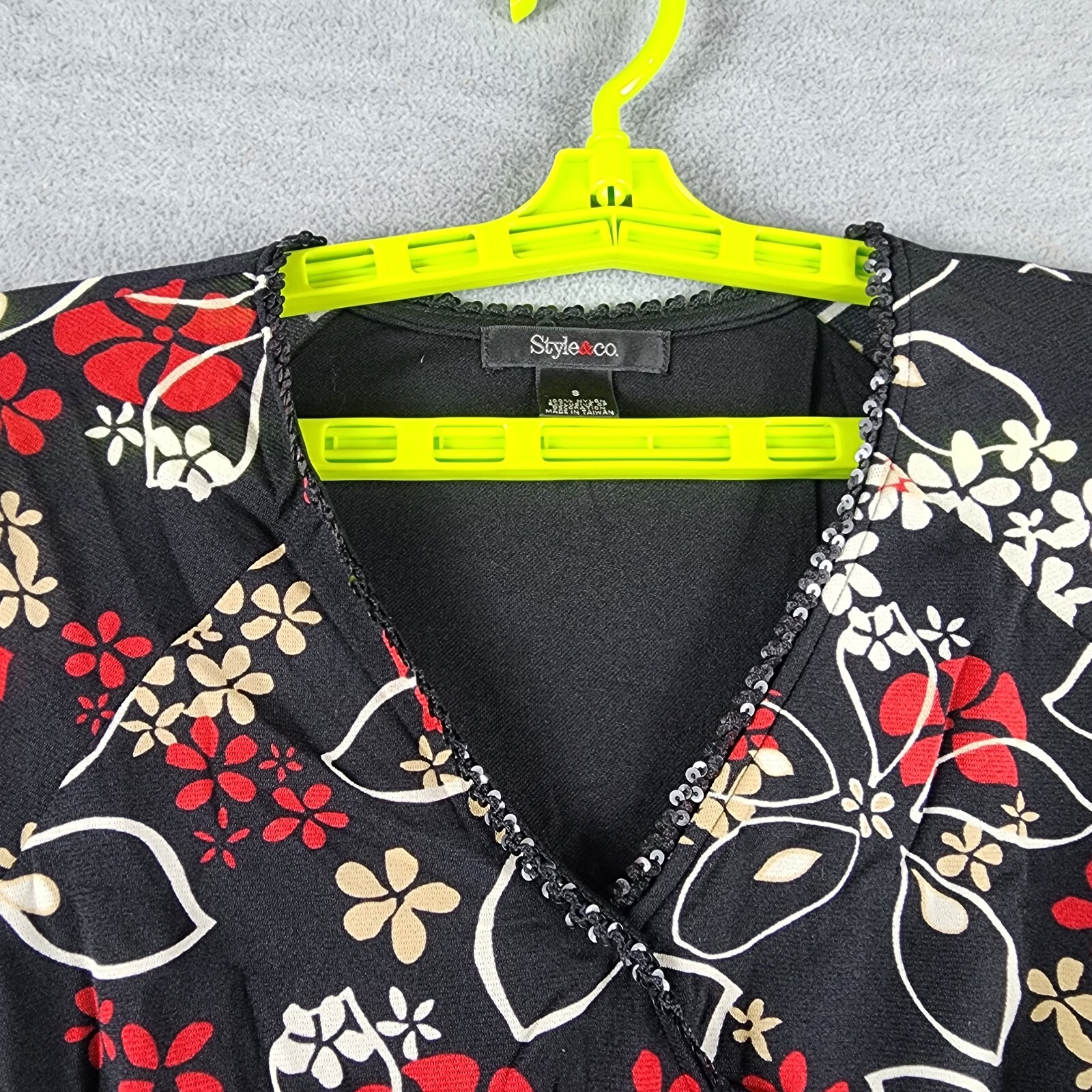 Style & Co Woman Cross Over Neck Y2K Stretch Blouse S Black Red Floral Ruched