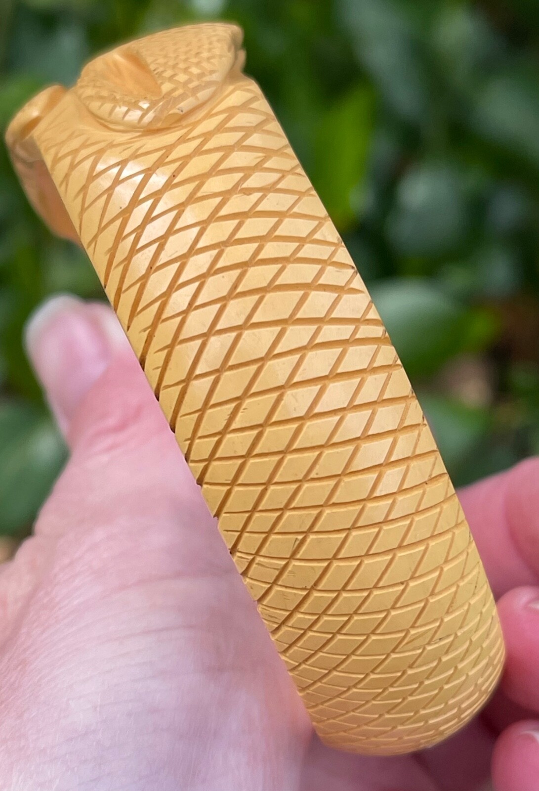 Bakelite snake scale pattern bangle bracelet vint… - image 5