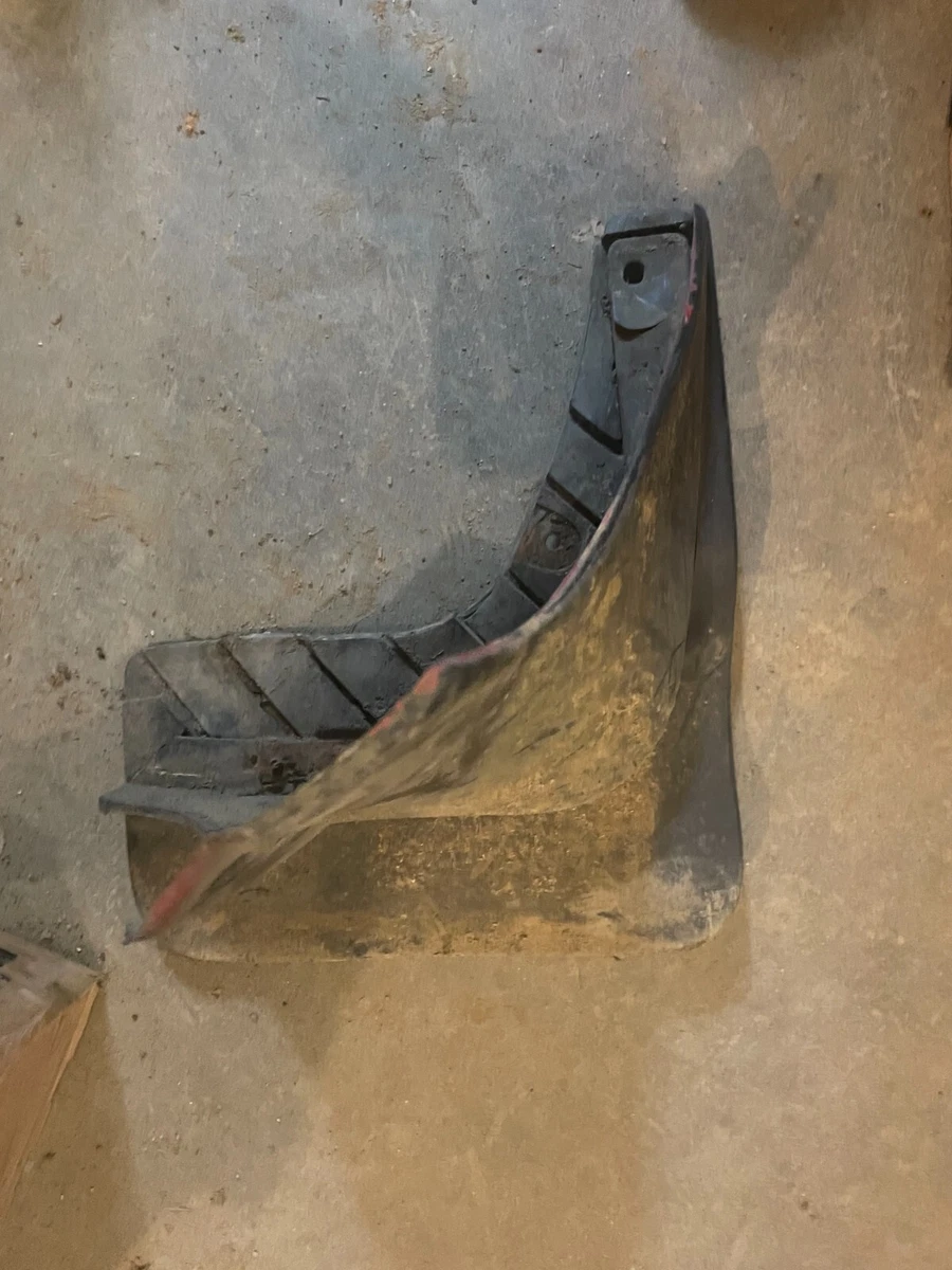 89 94 NISSAN 240SX 240 SX S13 RH FRONT MUD FLAP PASSENGER SIDE