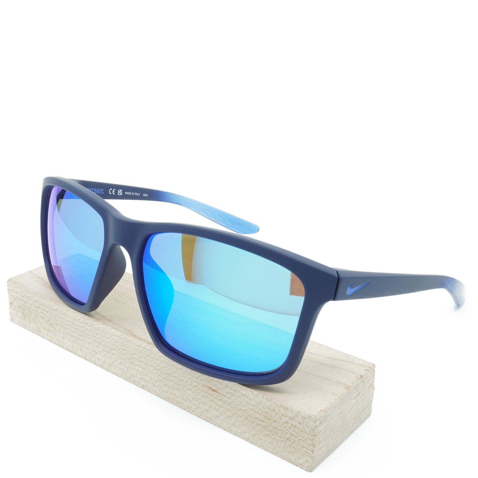 CW4642-410 Мужские солнцезащитные очки Nike Valiant M 9590₽