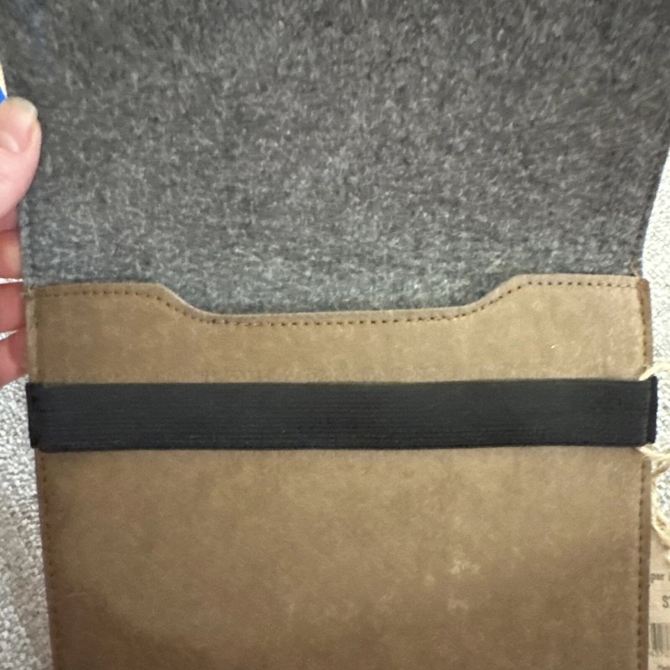 NWT The Earth Company Natural iPad 10in Protective Felt Lined Sleeve For Tablets - Image 4 of 4