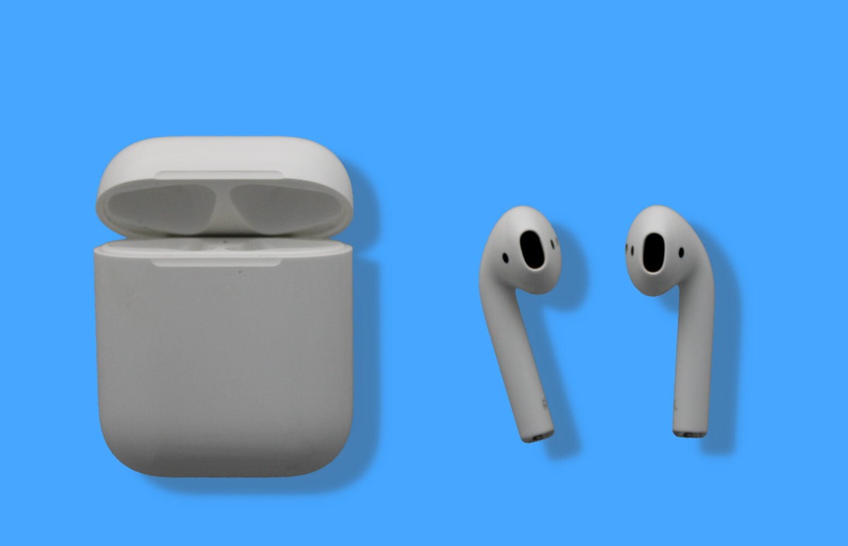 APPLE OEM AIRPODS A1523 1ST GEN VERSION 6.8.8 WITH CHARGING CASE