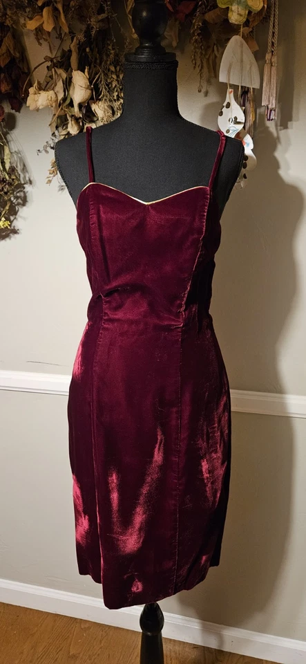 Vintage 1980s Maroon 2 Biece Wiggle Dress Witj Gold Accents By Faviana New York - Image 3 of 4