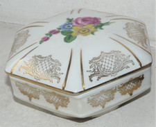 LIMOGES ? BOITE ANCIENNE EN PORCELAINE DECOR FLORAL 