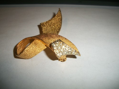 Broche de cinta grande de 2 1/2" firmado vintage en tono dorado BSK de Estate - Imagen 2 de 6