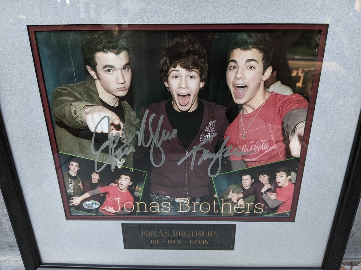 サイン入り　海外雑誌　Jonas Brothers s-l400.jpg