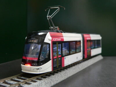 ÉCHELLE HO ENDO Toyama Light Rail Tram Car TLR0600 Blue Neuf dans sa boîte H0... EUR 435,03 - FR