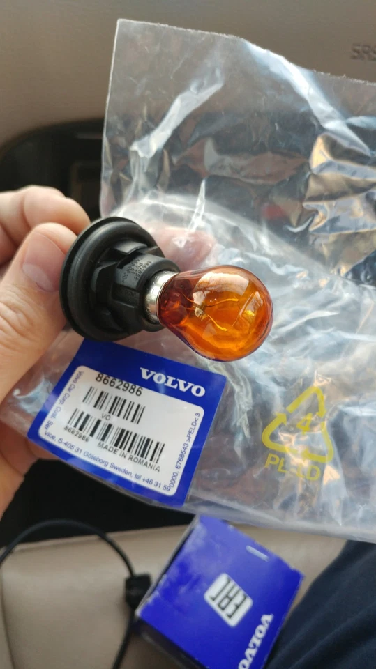 VOLVO V70 XC70 01-07 S60 -09 GENUINE INDICATOR BULB HOLDER+ BULB 8662986 - Image 3 of 4