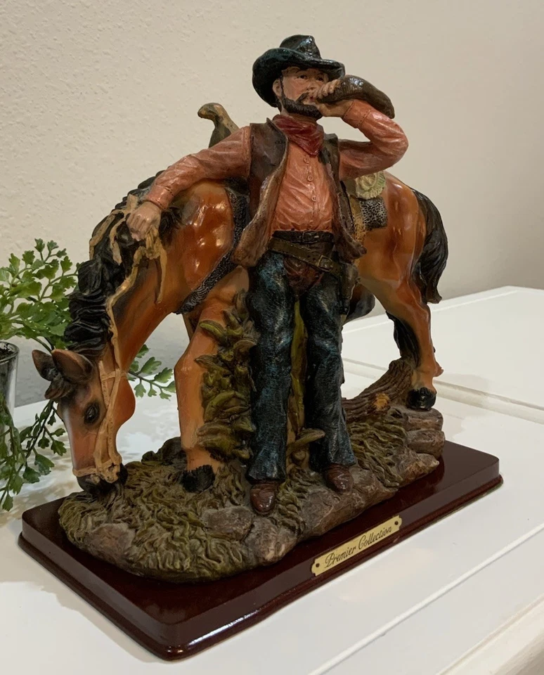 De Colección IAC Premier Edition Western Salvaje Oeste Caballo Vaquero Resina Estatua Base de Madera Foto 2 de 4