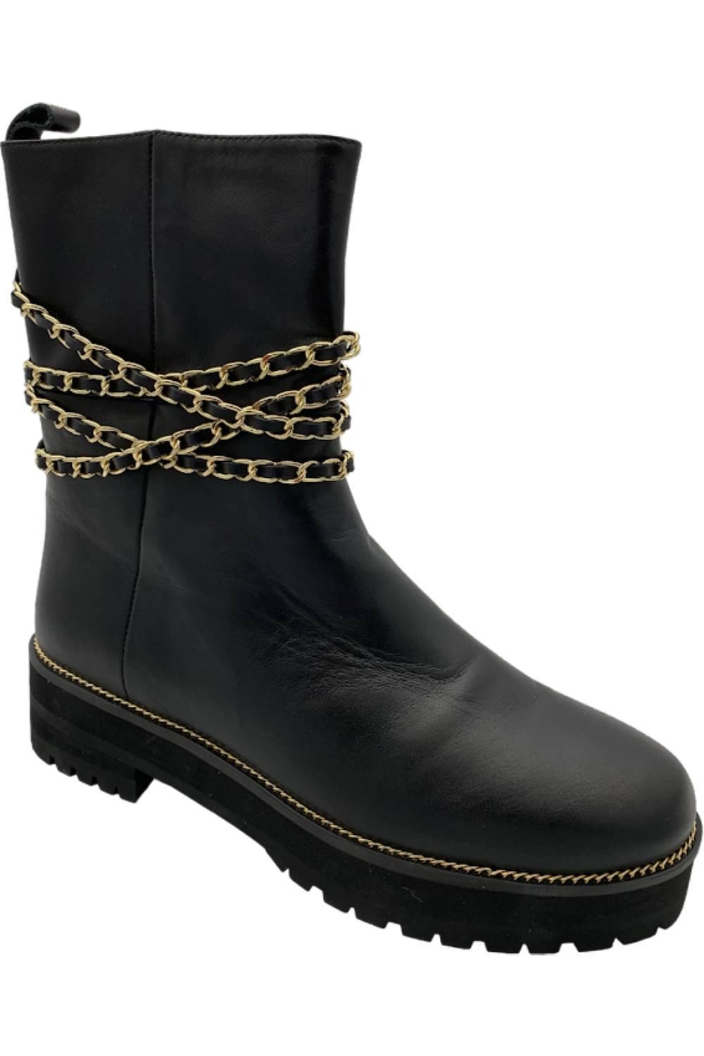 Кожаные полусапожки Cecelia New York на цепочке черного цвета