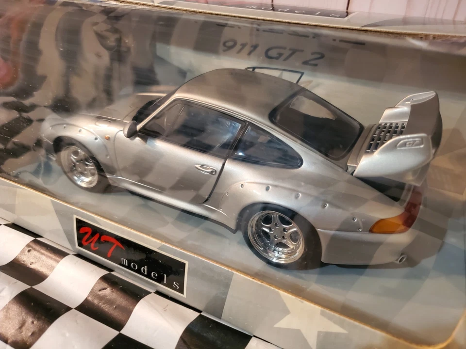 UT Models Limited 1997 Porsche Carrera 911 GT2 1:18 Diecast Street Version Car - Image 4 of 4