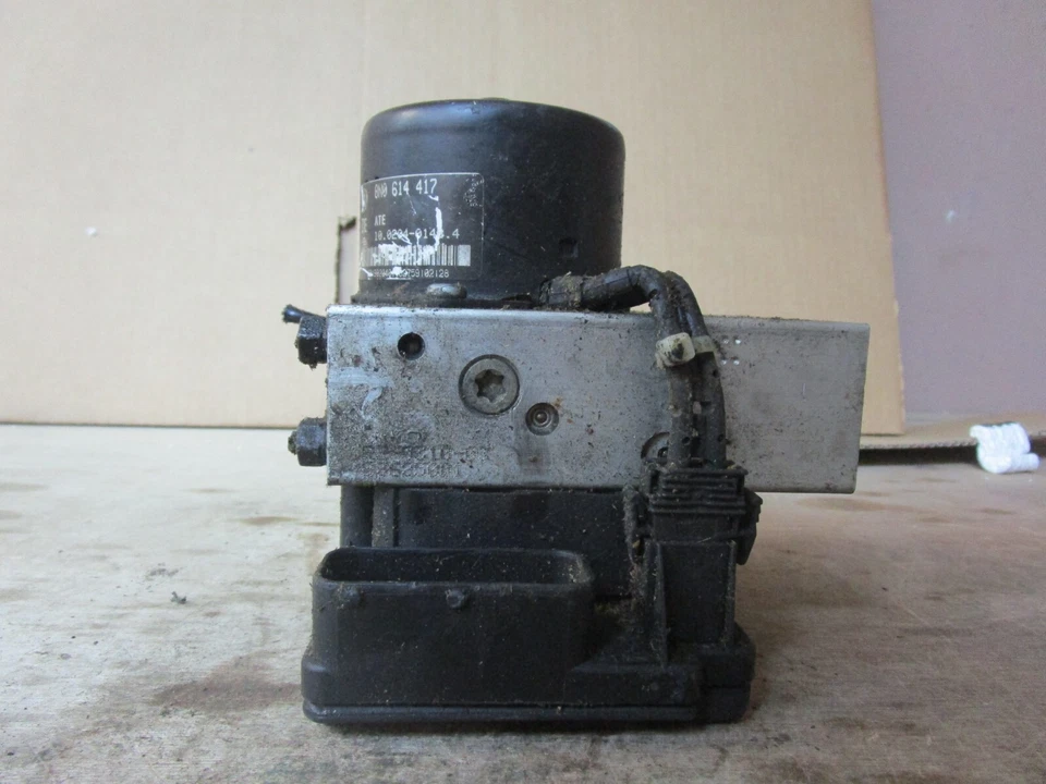 03 04 05 06 Audi TT ABS Pump Anti Lock Brake Module Part 8N0907379 8N0614417 Foto 4 de 4