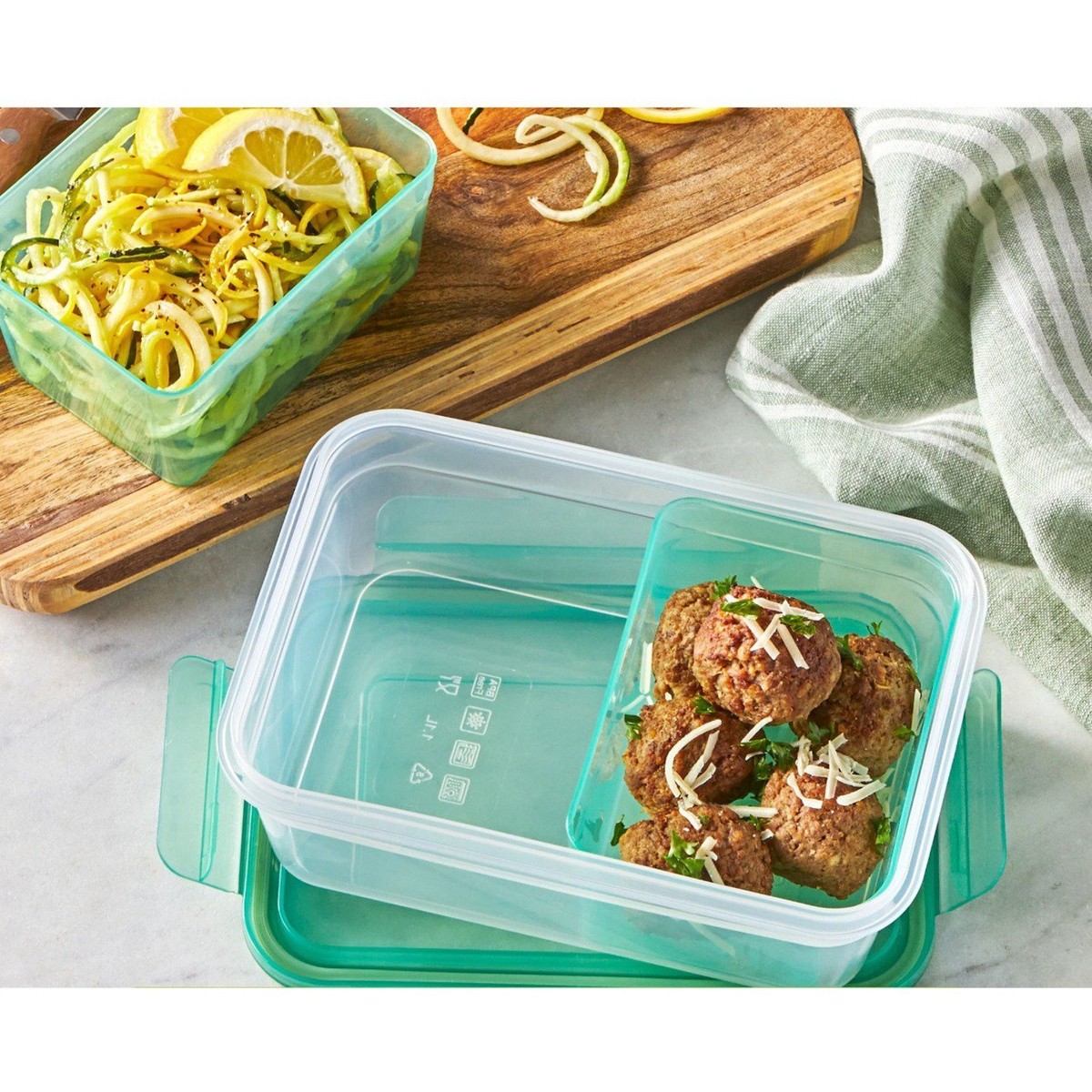 Room Essentials 16pc Plastic Food Storage Container Set  Snapware 62-Piece Plastic Food Storage Set display picture 1