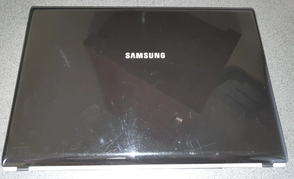 Samsung R519 15.6" (500 GB, Intel Celeron D, 1.9 GHz, 4 GB) Laptop - Black -... - Image 3 of 4