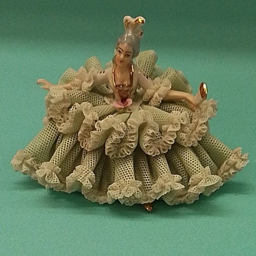 Porzellan figur Dame sitzend Wilhelm Rittirsch Spitze Lace