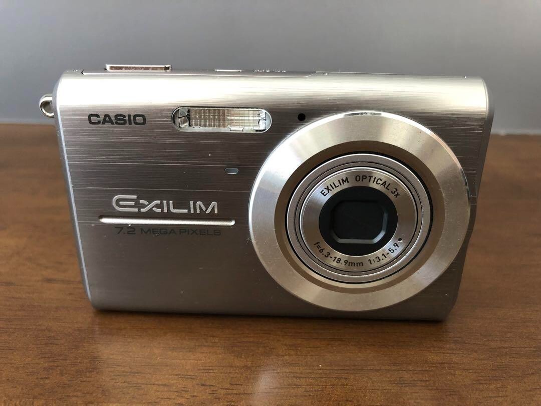 Near Mint )Casio EXILIM EX-Z75 Digital Camera - Silver From Near Mint )Casio EXILIM EX-Z75 Digital Camera - Silver From