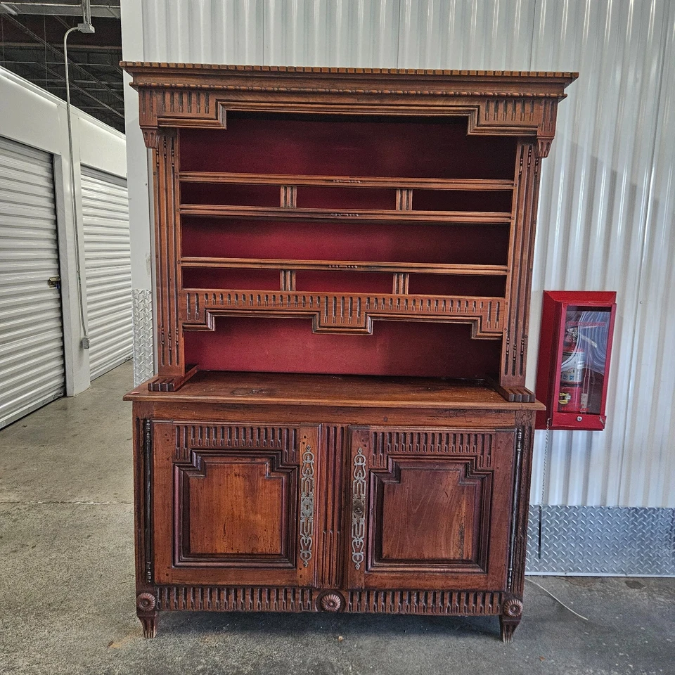 Armario francés de nogal campestre del siglo XIX con herrajes de hierro Foto 2 de 4