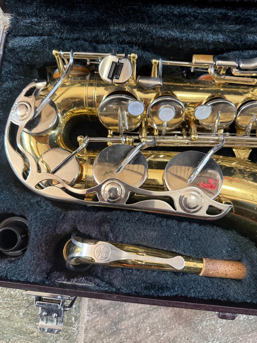 YAMAHA サックス　YAS-23 Yamaha YAS-23 Alto Saxophone with case and mouthpiece. Made in