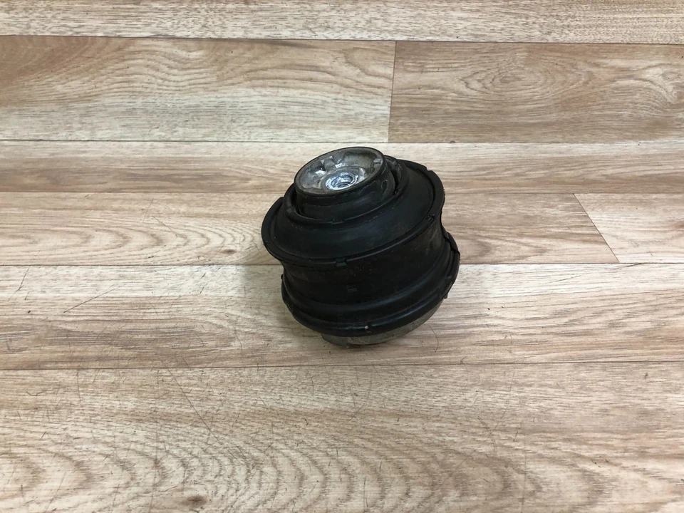 SOPORTE DE MONTAJE MOTOR DELANTERO LADO R MERCEDES BENZ OEM E350 CLK350 06-09 Foto 2 de 4