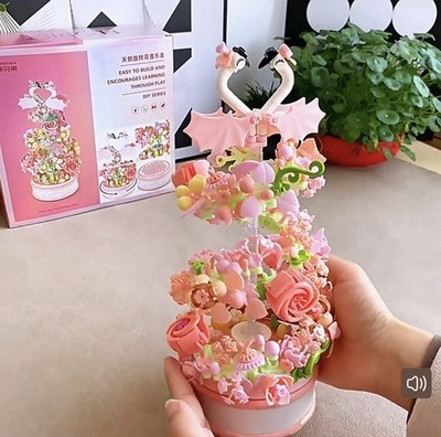 Lele Brother Florist Flower Music Box Building Blocks Set 713pcs DIY Flowers 6+