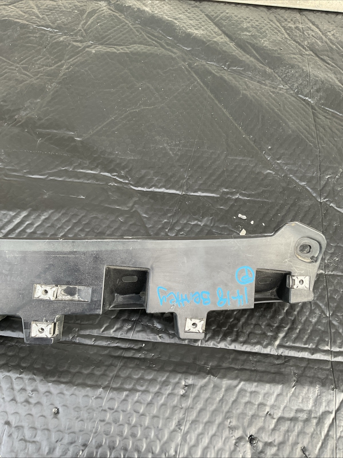 2014-2019 Bentley Flying Spur Radiator Grille Bracket Support 4W0807181B OEM