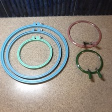 Lot of 5 Vintage Round Metal Plastic Embroidery Hoops Frames