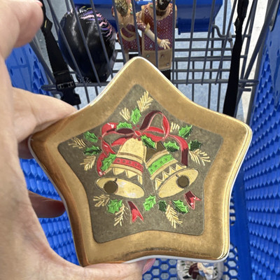 Star-Shaped Metal Christmas Trinket Box w/ Lid, Gold Tone Bells Holly, Small