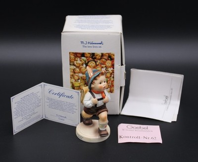 GOEBEL M.J. HUMMEL #922 SCHULSCHWANZER SCHOOL BOY FIGURINE WITH BOX 4 1/2'' TALL