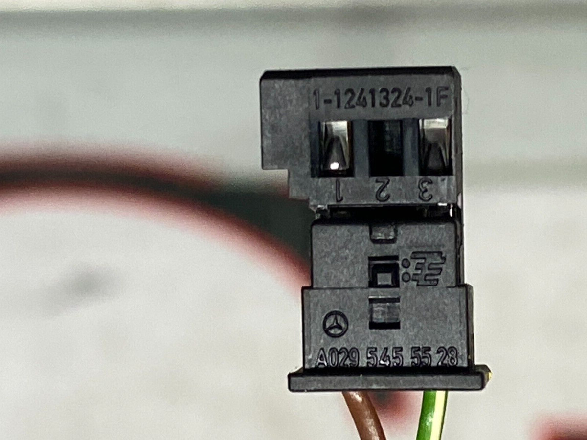 AS) GENUINE MERCEDES BENZ WIRING LOOM PLUG CONNECTOR A0295455528 1 