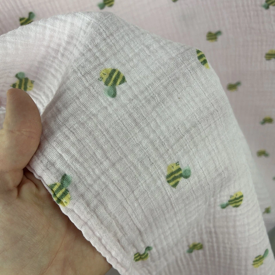 Cloud Island Pink Bumblebee Baby Swaddle Manta Amarillo Abeja Muselina Algodón Lovey Foto 3 de 4