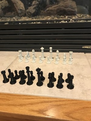 3-D Printed Chess Pieces, 32 Piece, Geometrical, Design, White And Black ￼
