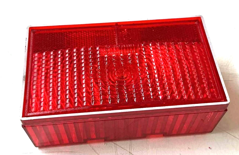 Luz trasera roja Dry Launch SP7 (lado del conductor) - incandescente SP7RBW-9L13 SP7 Foto 4 de 4