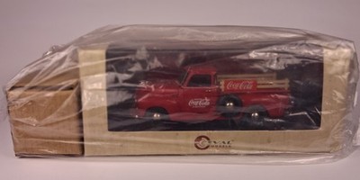 GMC Serie 100 5-window pick-up Coca Cola delivery car (red) 1951 (with Coca-Cola