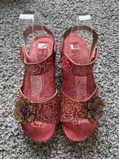 L'Artiste Spring Step Cuteness Red Multi Leather Wedge Embossed Sandals Sz 37