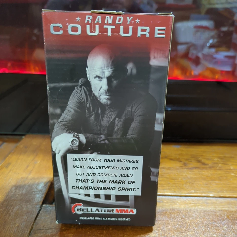 Bellator MMA Randy "The Natural" Couture 限量版摇头公仔  — 第 3/4 张图片